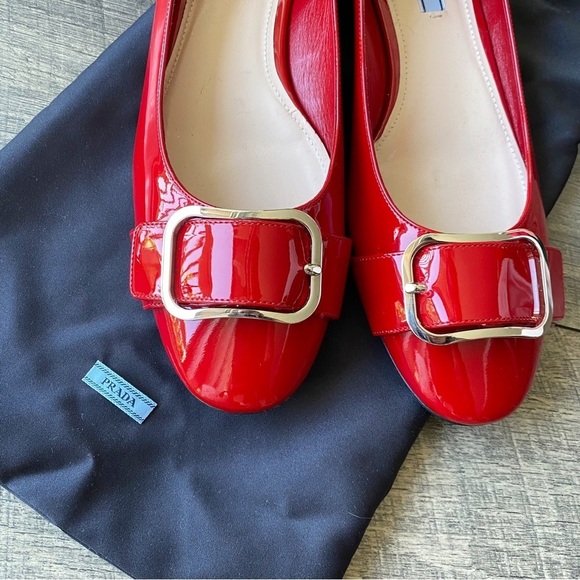 NWT Prada Red Patten Leather Ballet Flats Rounded Toe Gold Buckle Size 41.5 - Picture 5 of 14